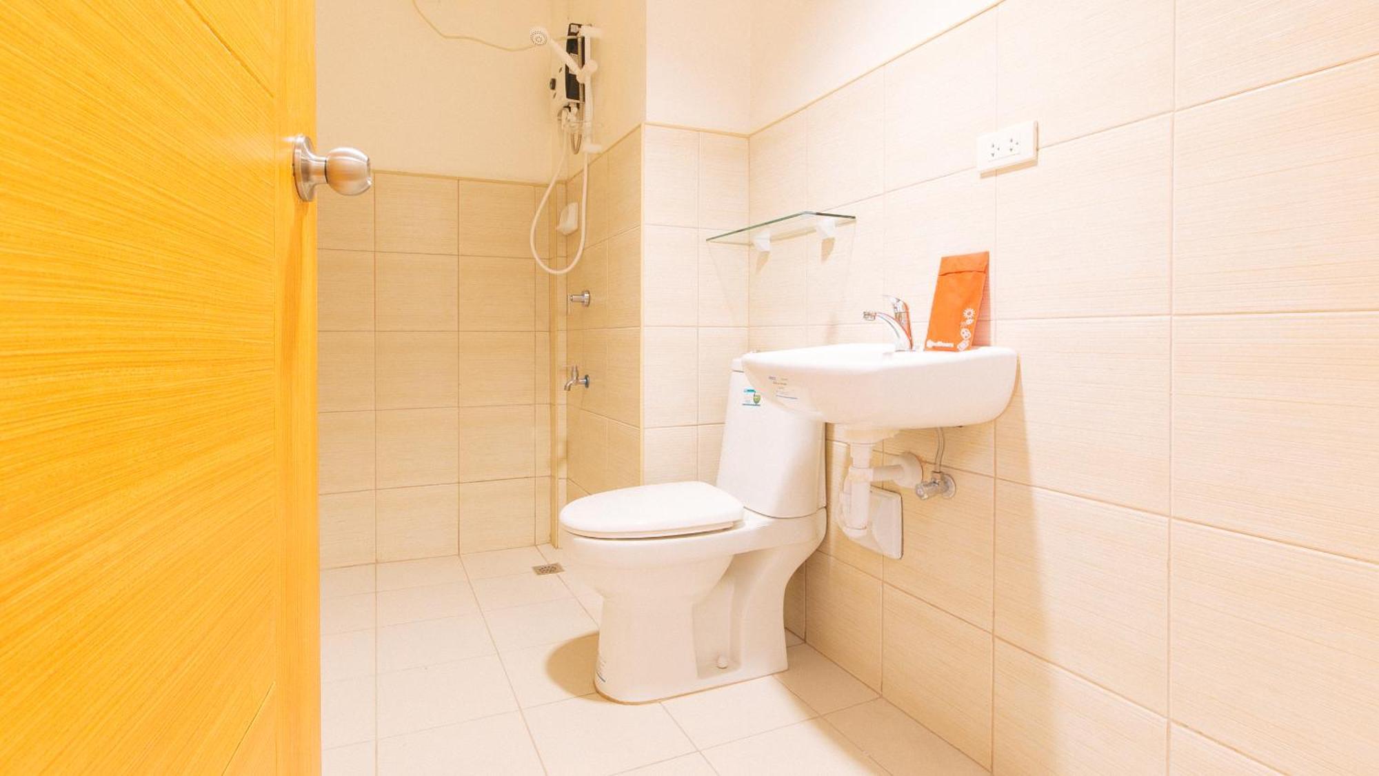 Reddoorz Plus At Alpina Heights Paranaque Paranaque City Eksteriør billede