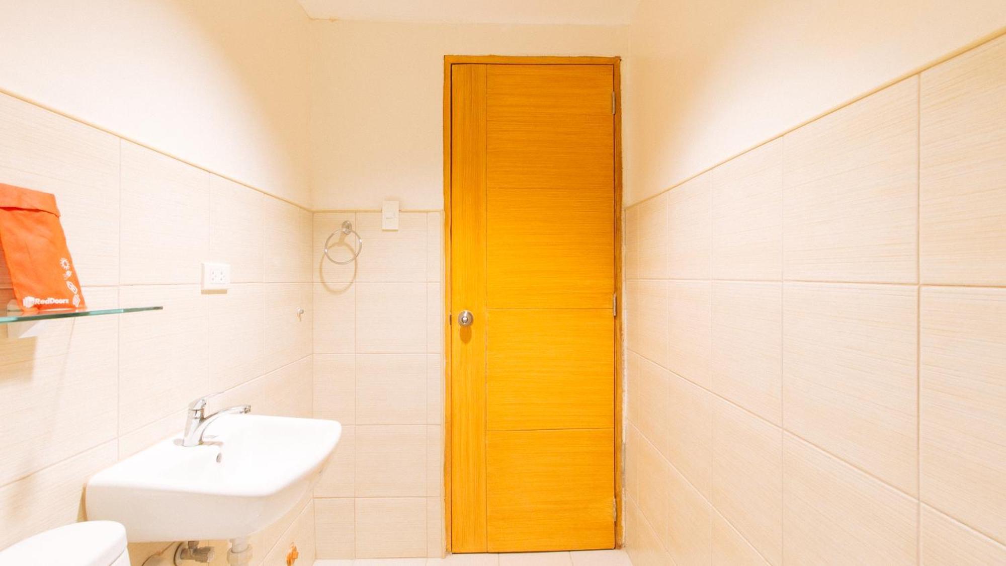Reddoorz Plus At Alpina Heights Paranaque Paranaque City Eksteriør billede