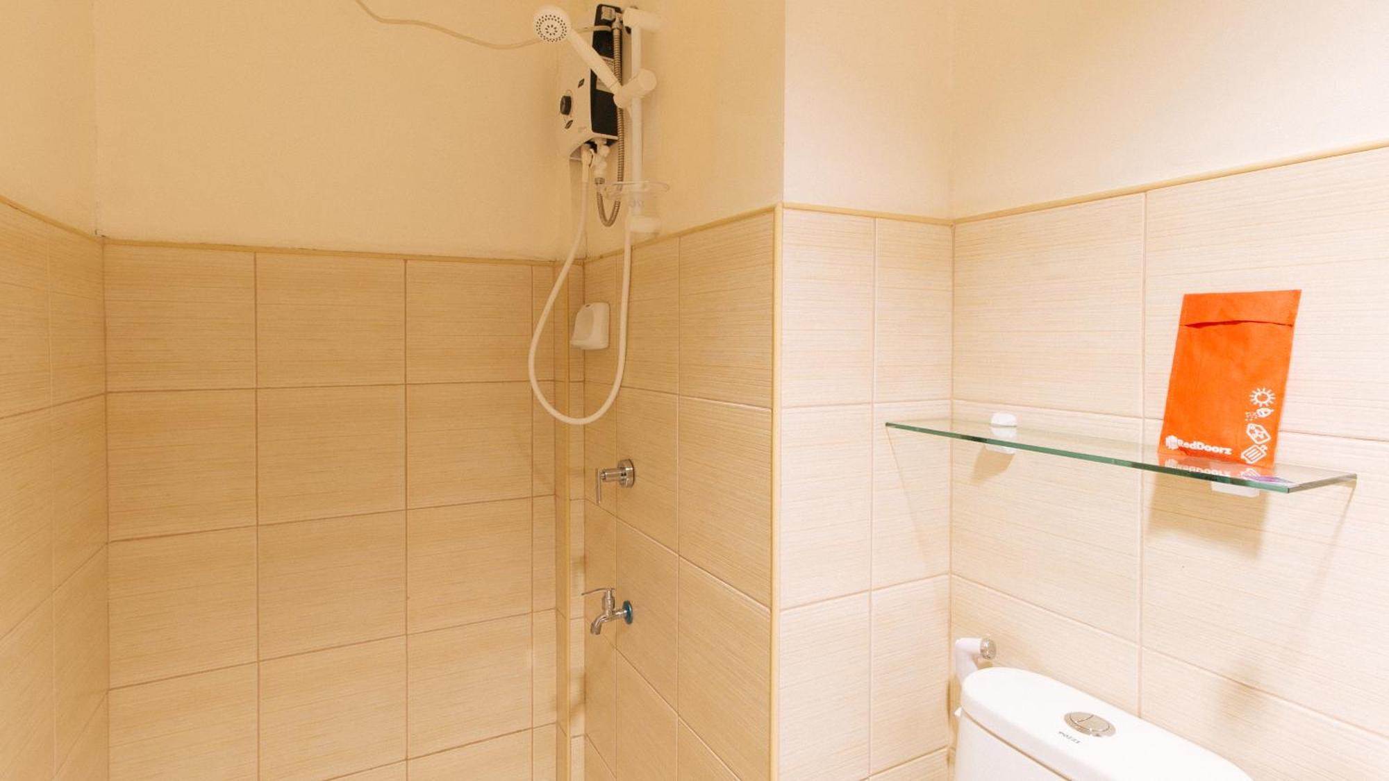 Reddoorz Plus At Alpina Heights Paranaque Paranaque City Eksteriør billede