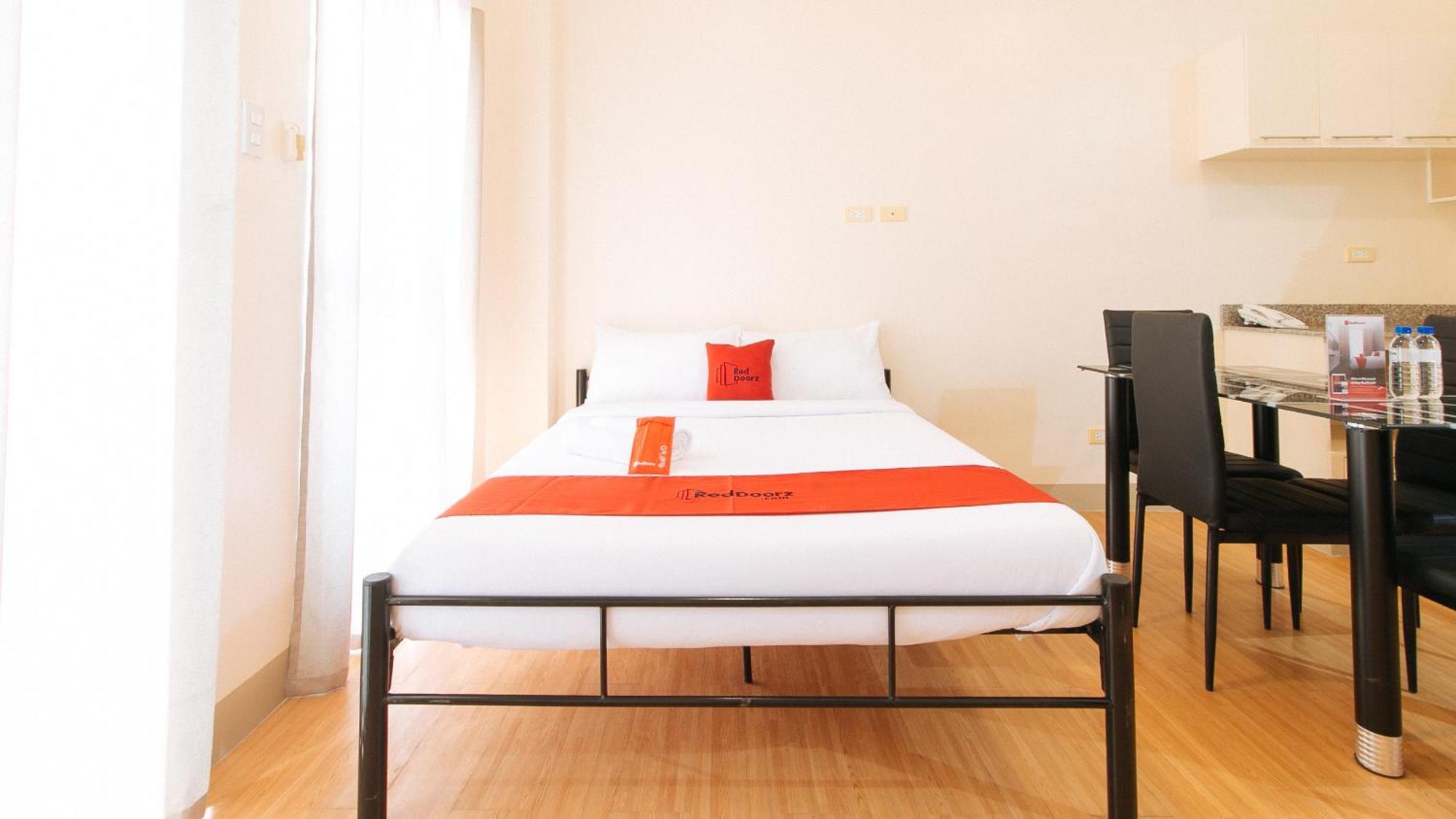 Reddoorz Plus At Alpina Heights Paranaque Paranaque City Eksteriør billede