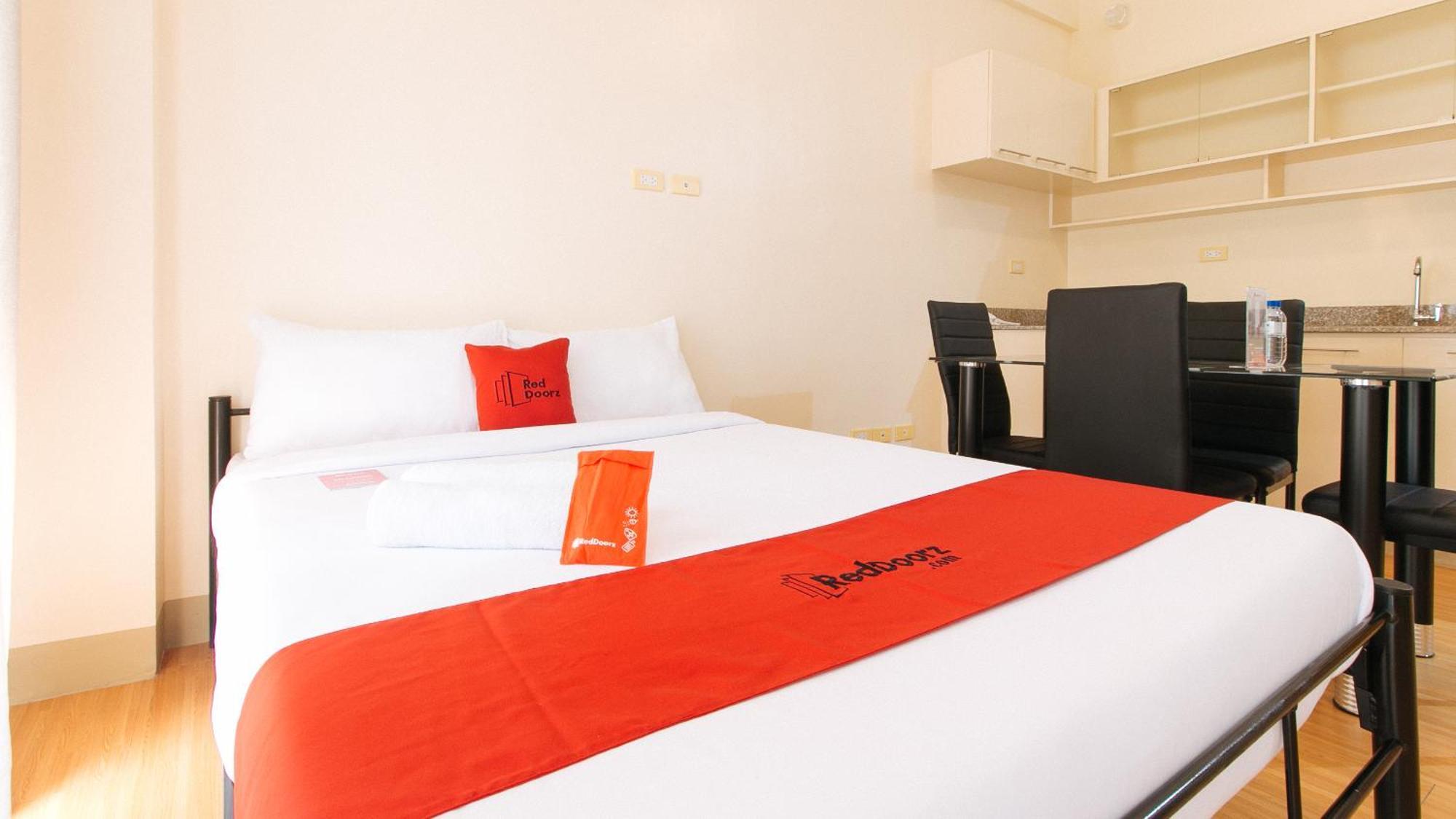 Reddoorz Plus At Alpina Heights Paranaque Paranaque City Eksteriør billede