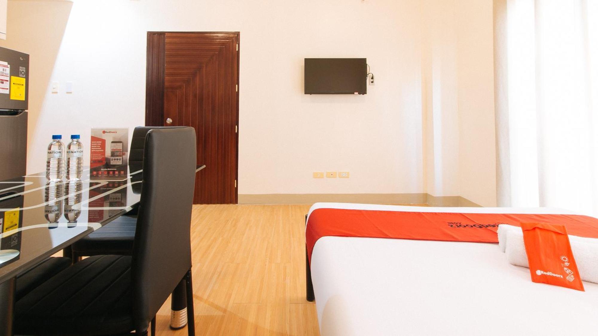 Reddoorz Plus At Alpina Heights Paranaque Paranaque City Eksteriør billede
