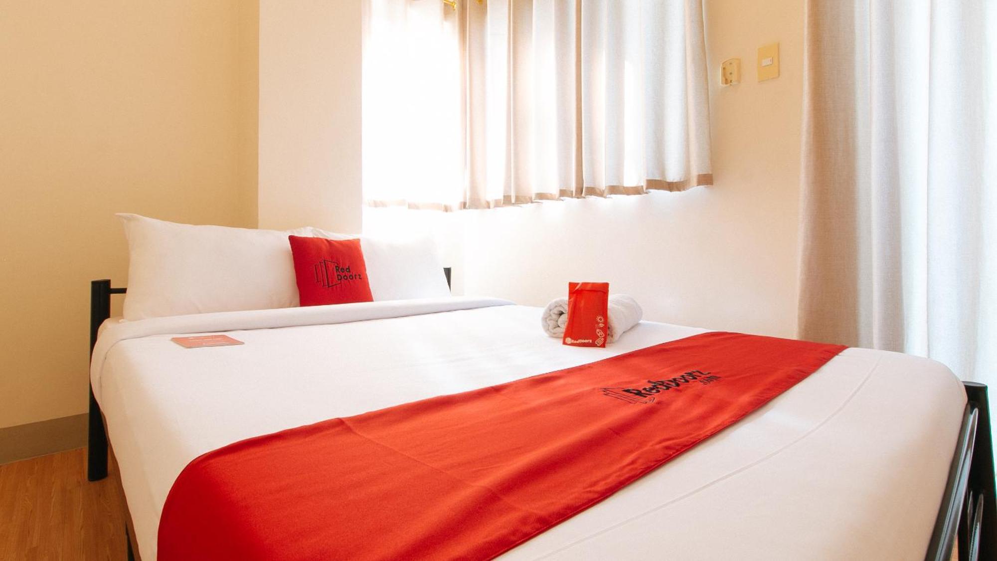 Reddoorz Plus At Alpina Heights Paranaque Paranaque City Eksteriør billede
