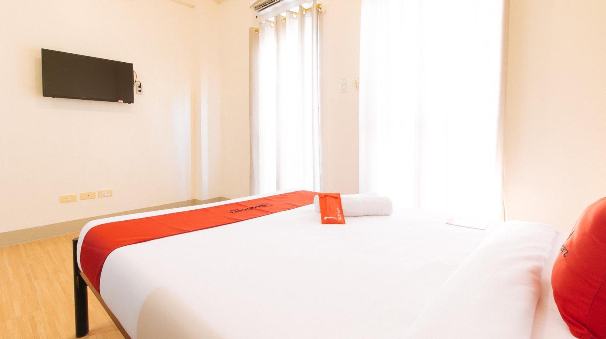 Reddoorz Plus At Alpina Heights Paranaque Paranaque City Eksteriør billede
