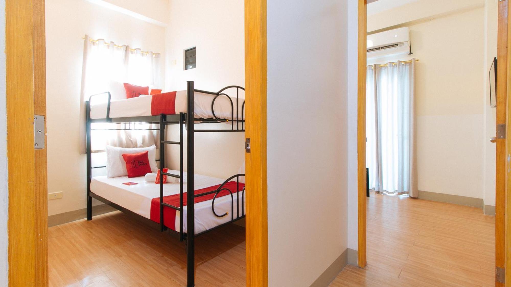 Reddoorz Plus At Alpina Heights Paranaque Paranaque City Eksteriør billede