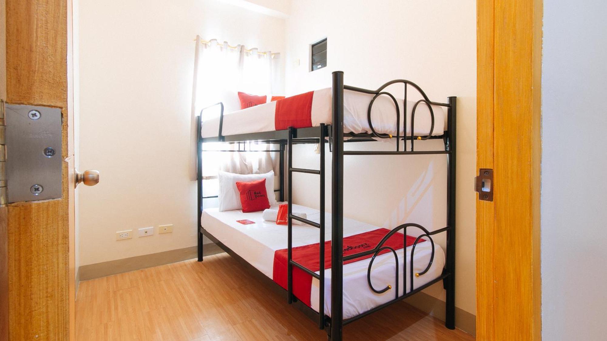 Reddoorz Plus At Alpina Heights Paranaque Paranaque City Eksteriør billede