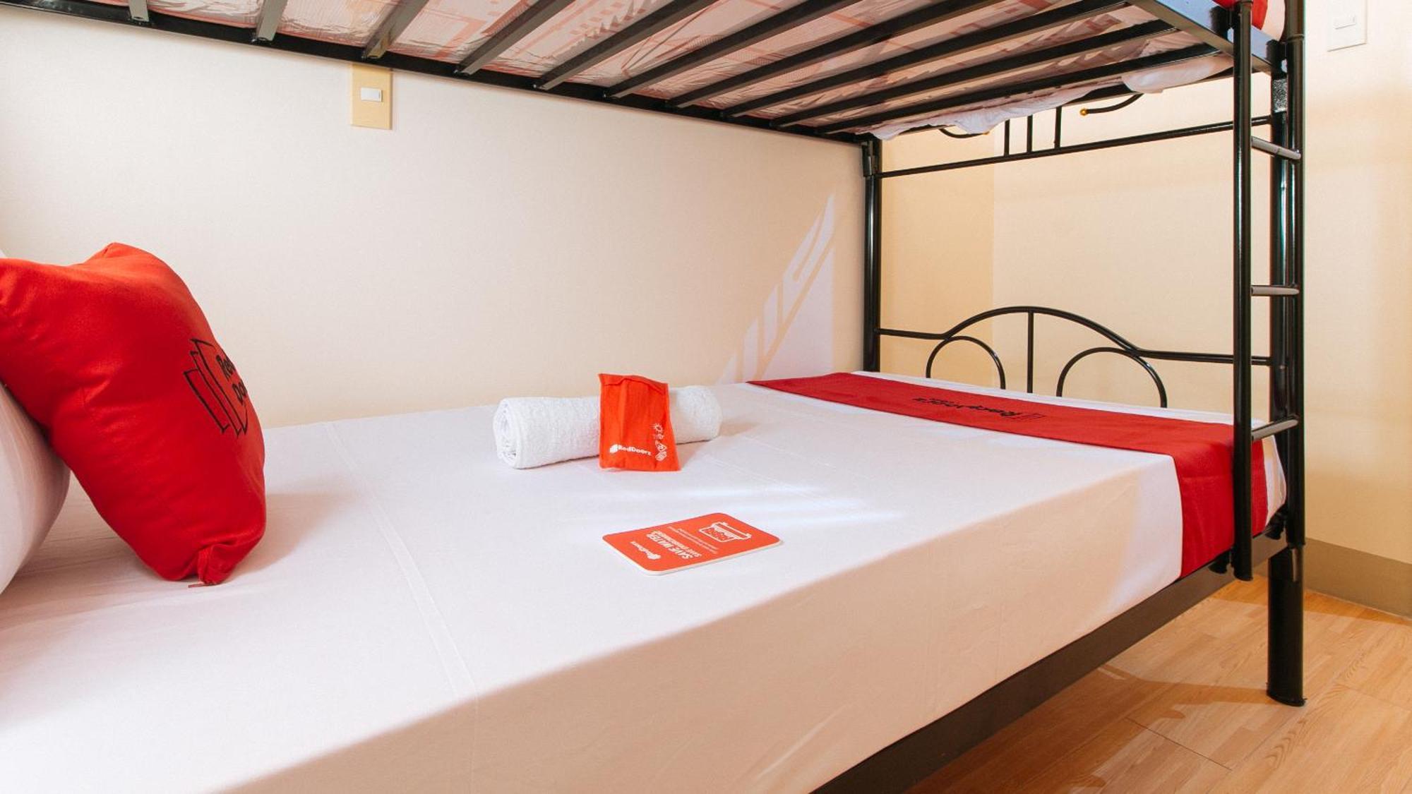 Reddoorz Plus At Alpina Heights Paranaque Paranaque City Eksteriør billede