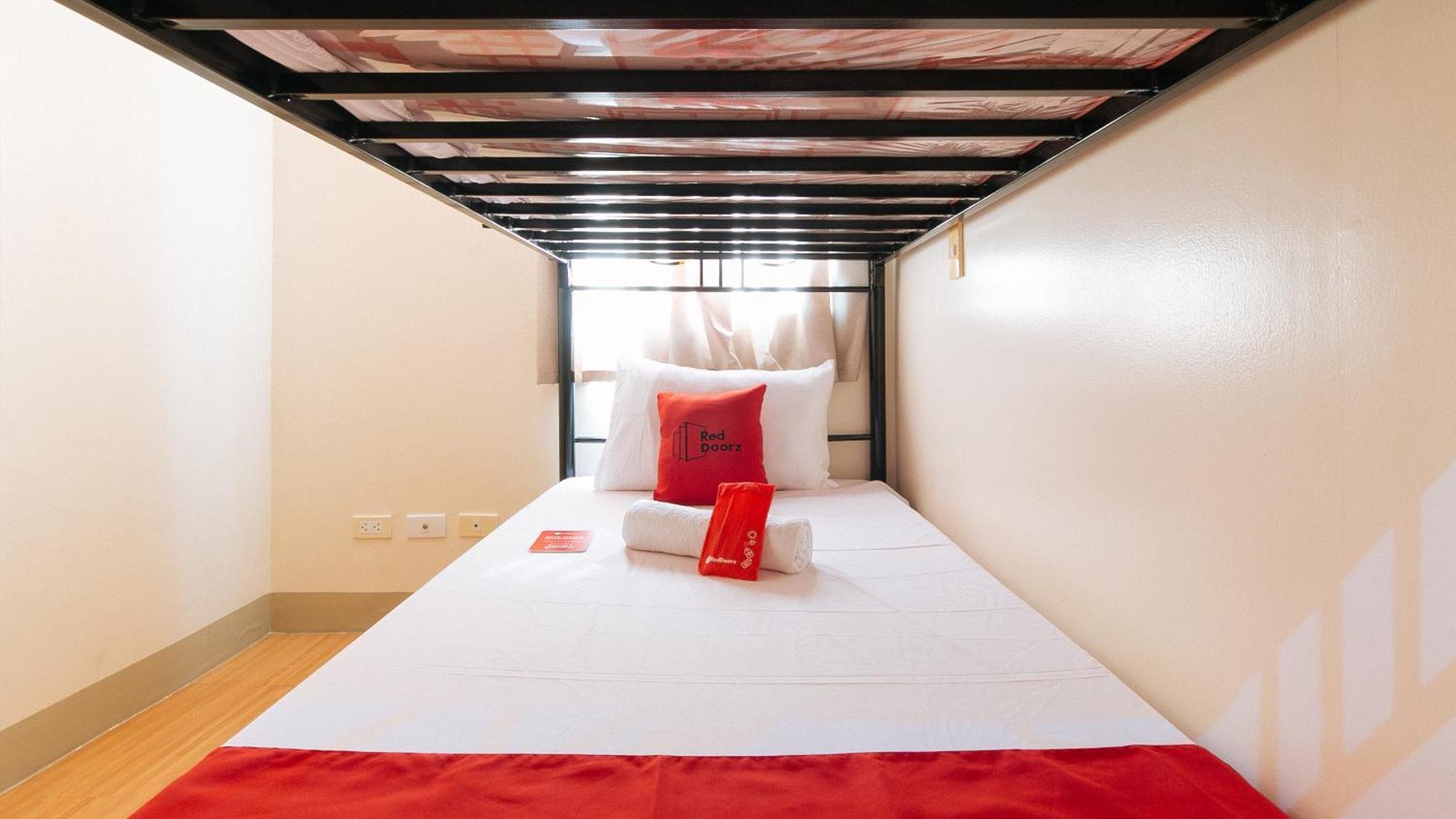Reddoorz Plus At Alpina Heights Paranaque Paranaque City Eksteriør billede