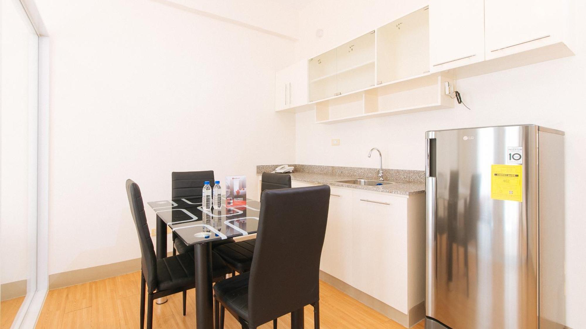 Reddoorz Plus At Alpina Heights Paranaque Paranaque City Eksteriør billede