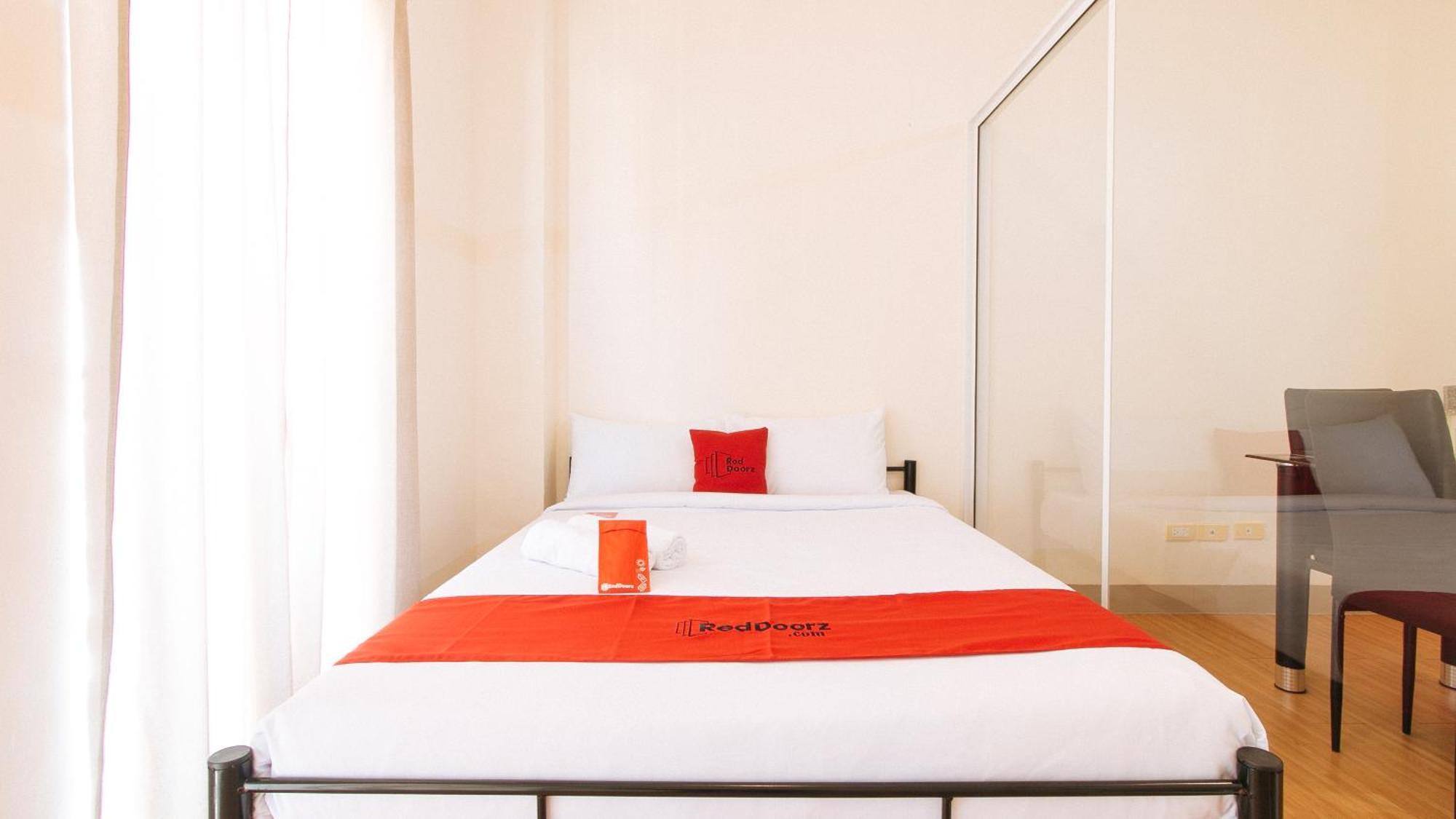 Reddoorz Plus At Alpina Heights Paranaque Paranaque City Eksteriør billede