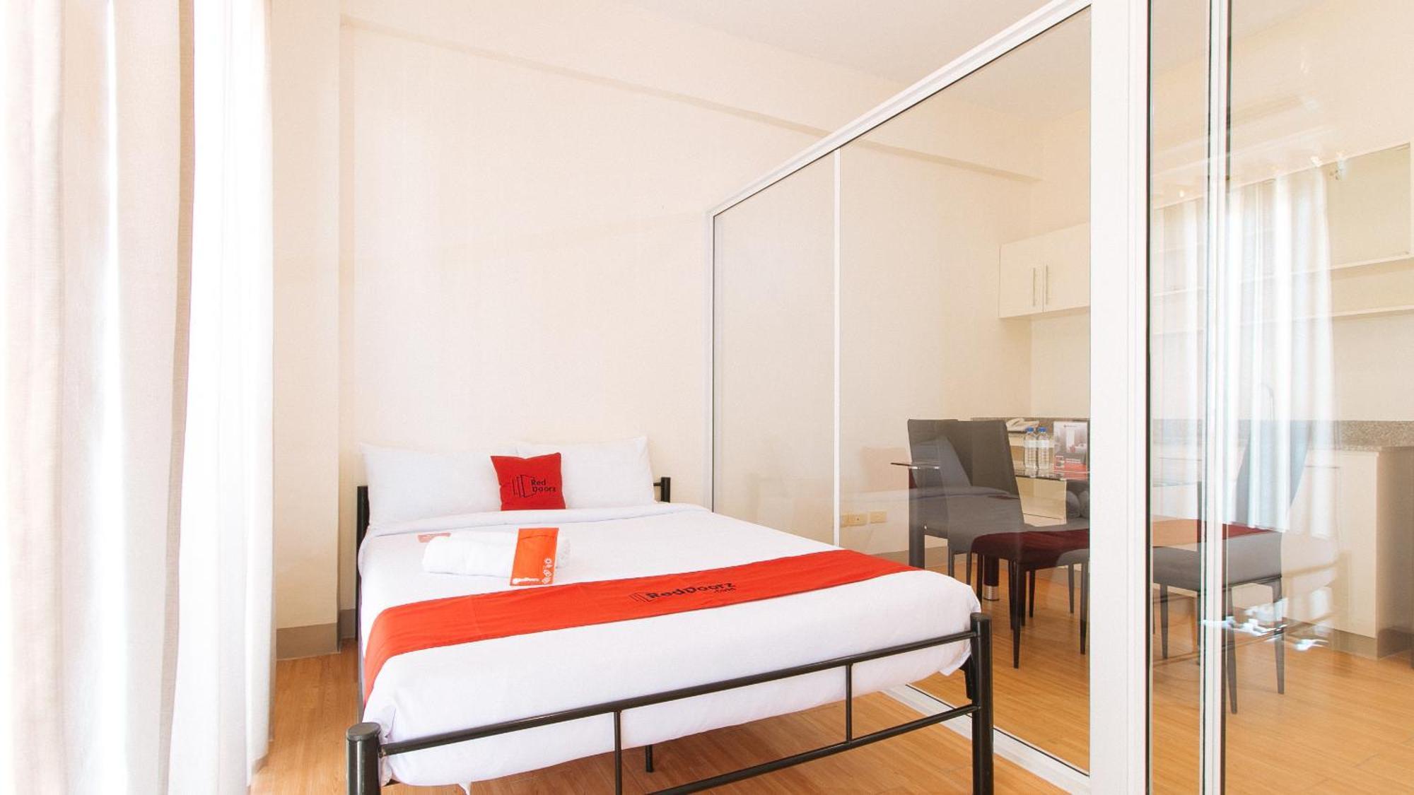 Reddoorz Plus At Alpina Heights Paranaque Paranaque City Eksteriør billede