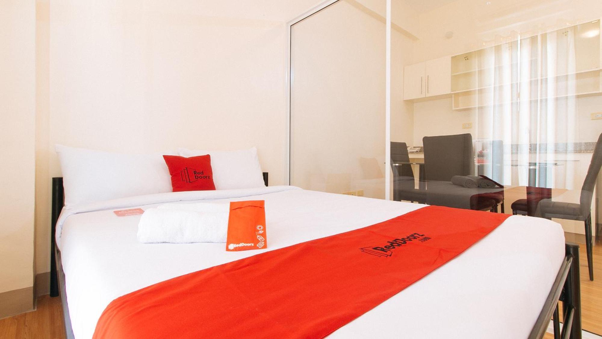 Reddoorz Plus At Alpina Heights Paranaque Paranaque City Eksteriør billede