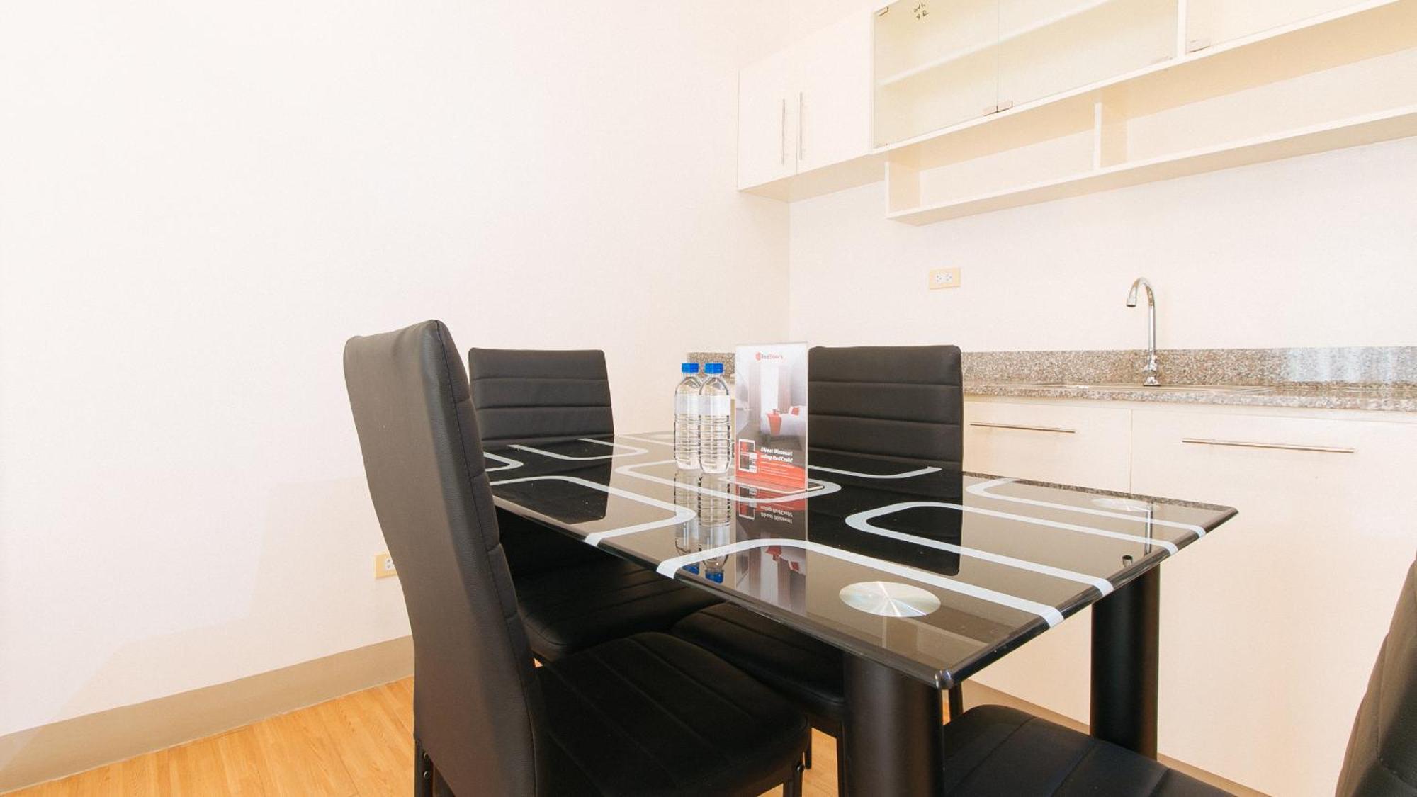 Reddoorz Plus At Alpina Heights Paranaque Paranaque City Eksteriør billede