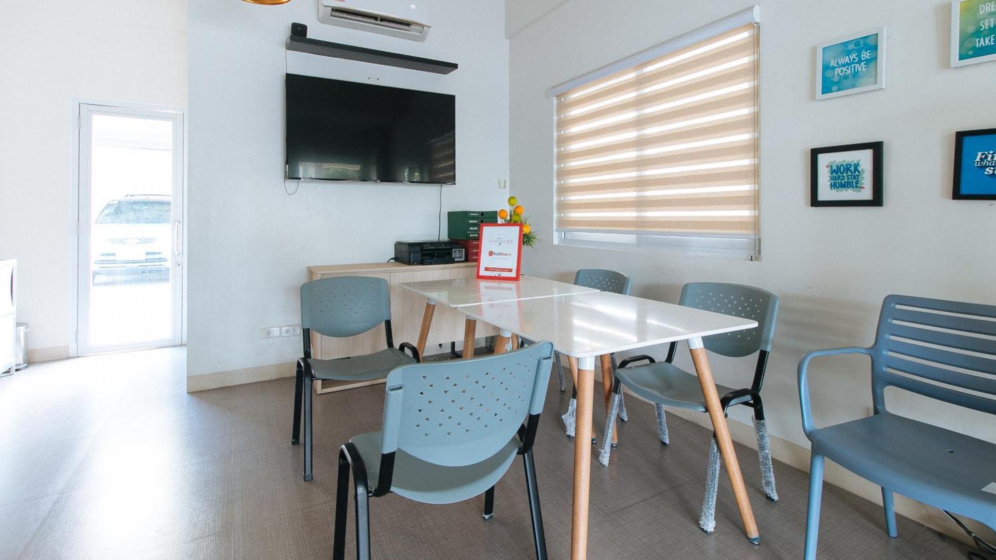 Reddoorz Plus At Alpina Heights Paranaque Paranaque City Eksteriør billede