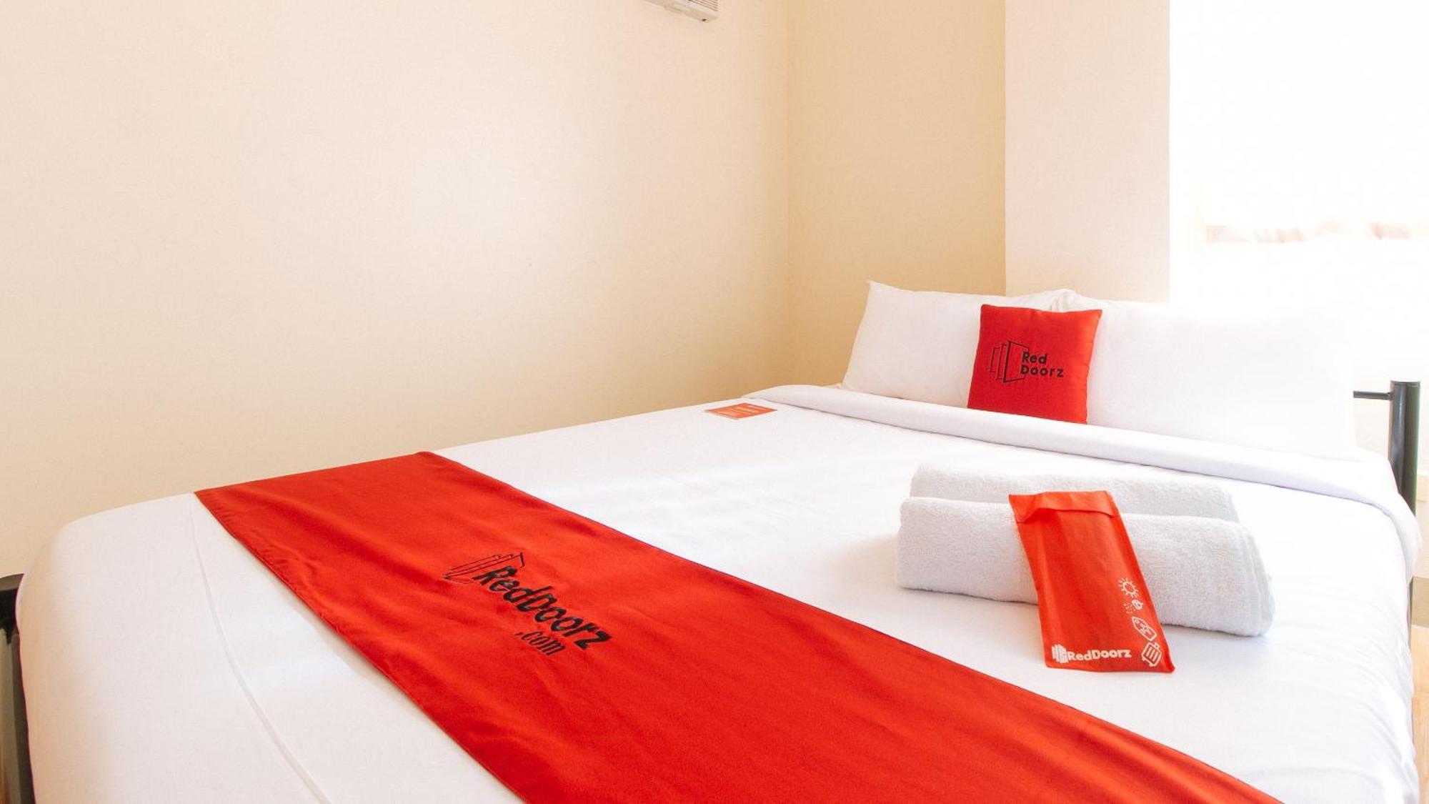 Reddoorz Plus At Alpina Heights Paranaque Paranaque City Eksteriør billede